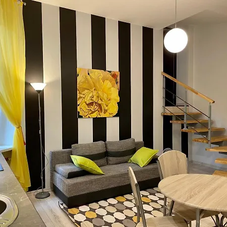 Modern-style Flat 2 アパート